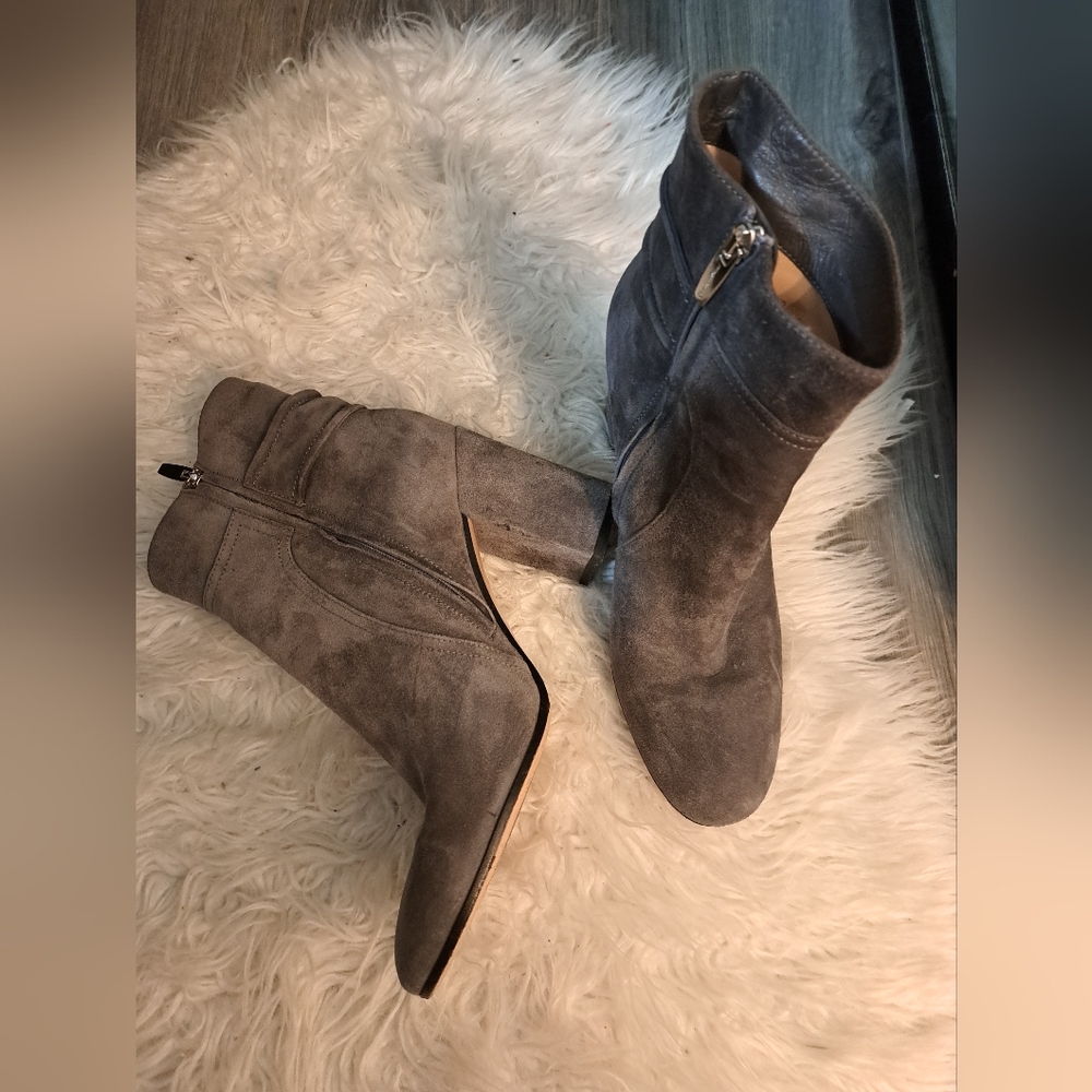 ⚡️SALE⚡️Gianvito Rossi Gray Suede Ankle Bootie Boots size 41